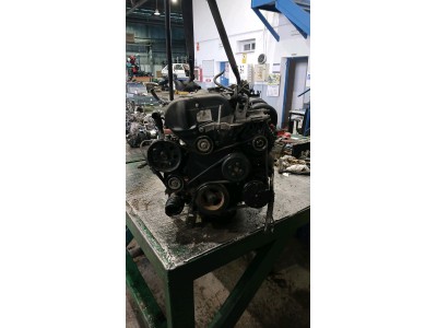 MOTOR CON ACCESORIOS Y CAJA DE CAMBIOS 