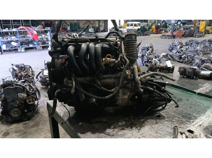 MOTOR CON ACCESORIOS Y CAJA DE CAMBIOS 