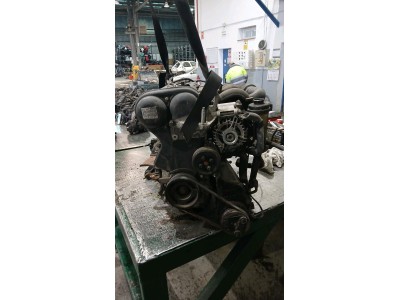 MOTOR CON ACCESORIOS Y CAJA DE CAMBIOS 