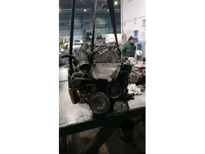 MOTOR CON ACCESORIOS Y CAJA DE CAMBIOS 
