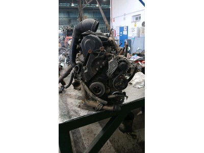 MOTOR CON ACCESORIOS Y CAJA DE CAMBIOS 