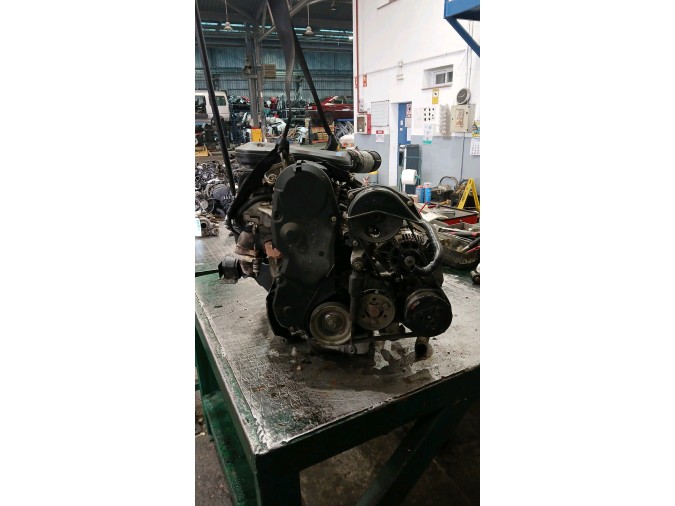 MOTOR CON ACCESORIOS Y CAJA DE CAMBIOS VOLVO 460 1993