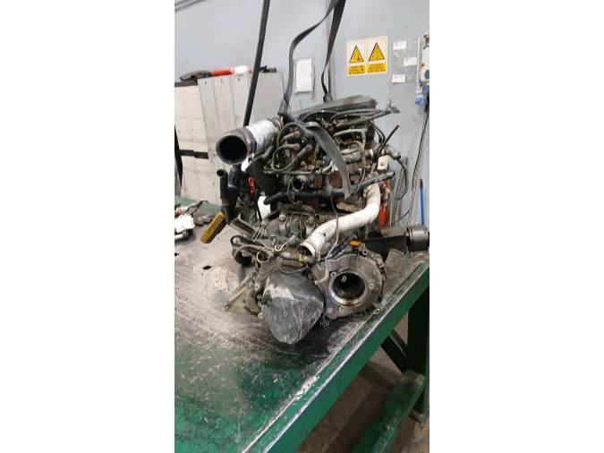 MOTOR CON ACCESORIOS Y CAJA DE CAMBIOS VOLVO 460 1993