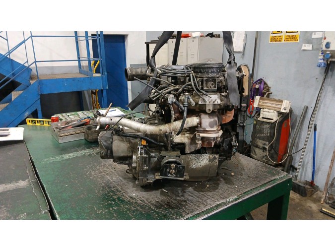 MOTOR CON ACCESORIOS Y CAJA DE CAMBIOS VOLVO 460 1993