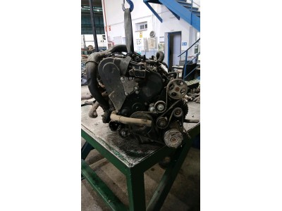 MOTOR CON ACCESORIOS Y CAJA DE CAMBIOS  1999
