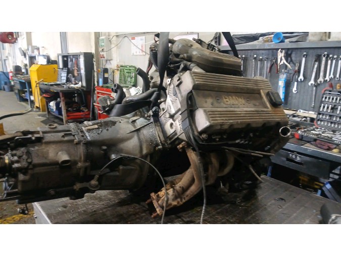 MOTOR CON ACCESORIOS Y CAJA DE CAMBIOS BMW 318IS 1995