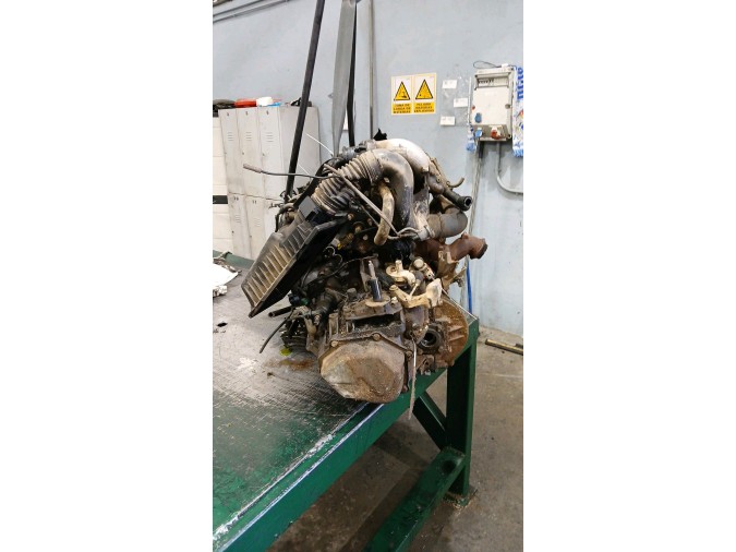 MOTOR CON ACCESORIOS Y CAJA DE CAMBIOS PEUGEOT 406 2002