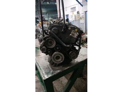 MOTOR CON ACCESORIOS Y CAJA DE CAMBIOS 