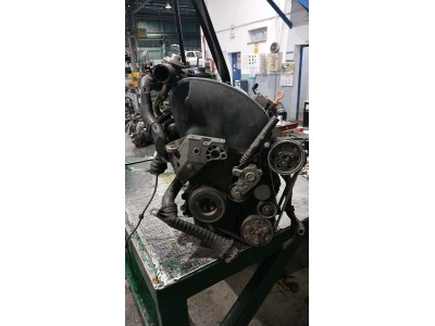 MOTOR CON ACCESORIOS Y CAJA DE CAMBIOS 