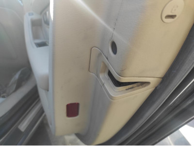 CERRADURA PUERTA TRASERA DERECHA AUDI A8 2006