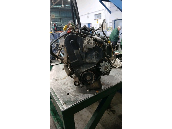 Motor PEUGEOT 205 1998