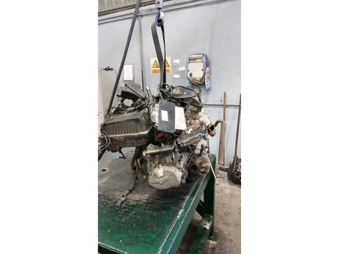 MOTOR CON ACCESORIOS Y CAJA DE CAMBIOS PEUGEOT 406 2000