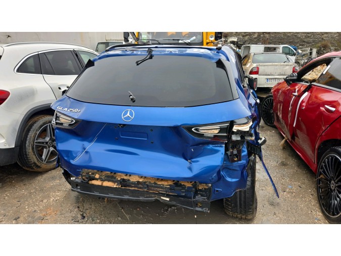 MERCEDES GLA 250 E