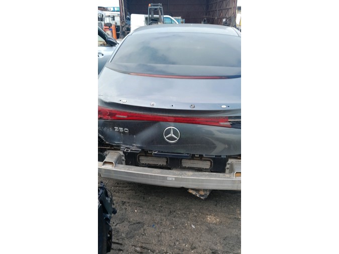 MERCEDES EQE 350 Año : 2024