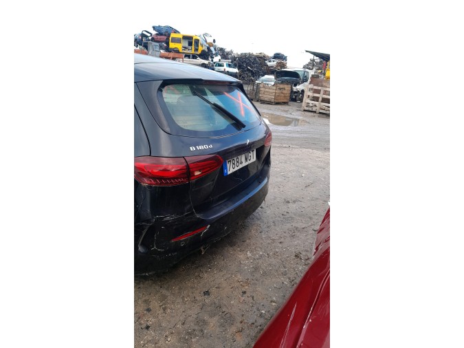MERCEDES GLB 180 D Año : 2023
