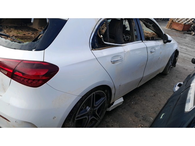 MERCEDES A 180 Año : 2023