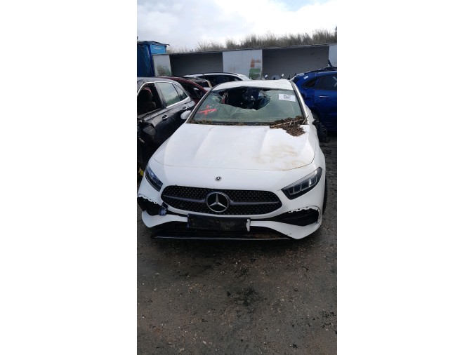 MERCEDES A 180 Año : 2023
