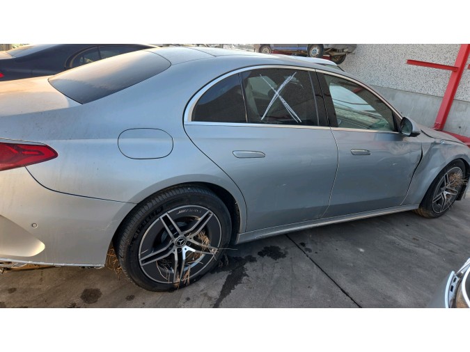 MERCEDES E 220 D