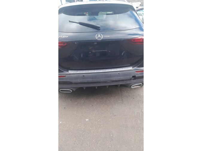 MERCEDES GLA 250 E