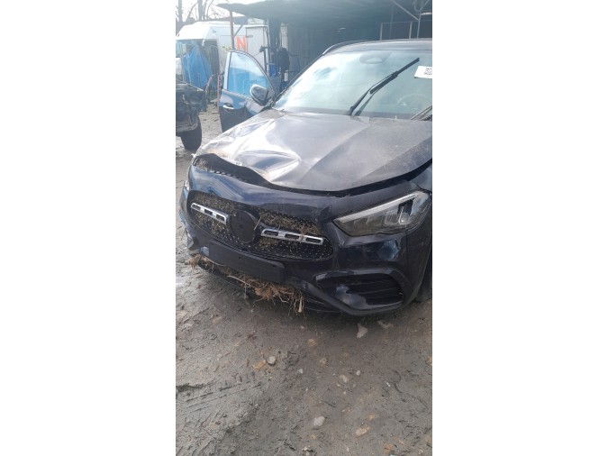 MERCEDES GLA 250 E