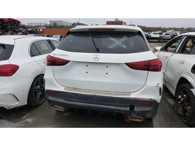 MERCEDES GLA 250 E