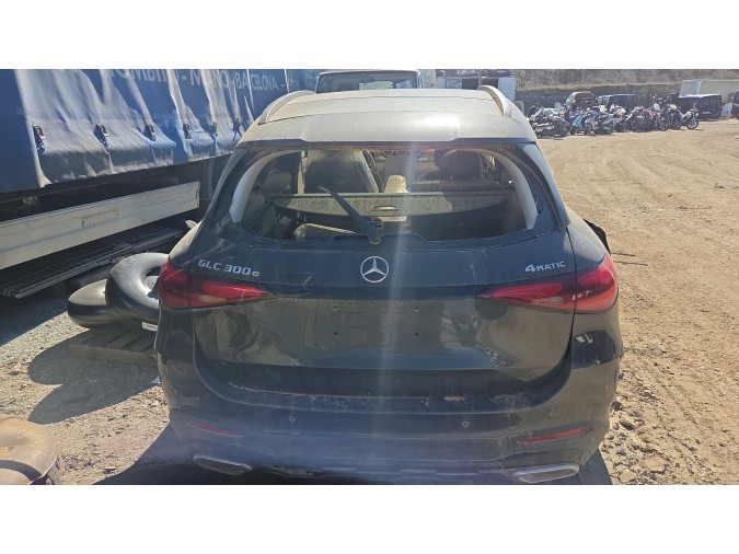 MERCEDES GLC 300 E 4MATIC Año : 2025