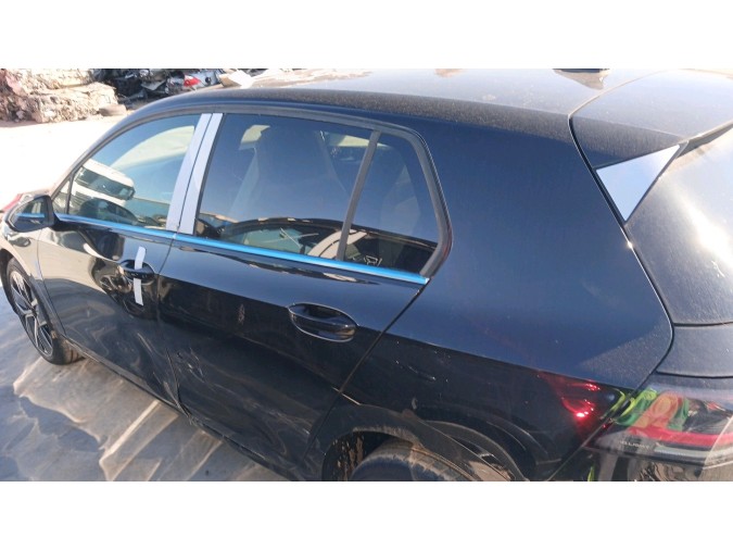 VOLKSWAGEN GOLF Año : 2024