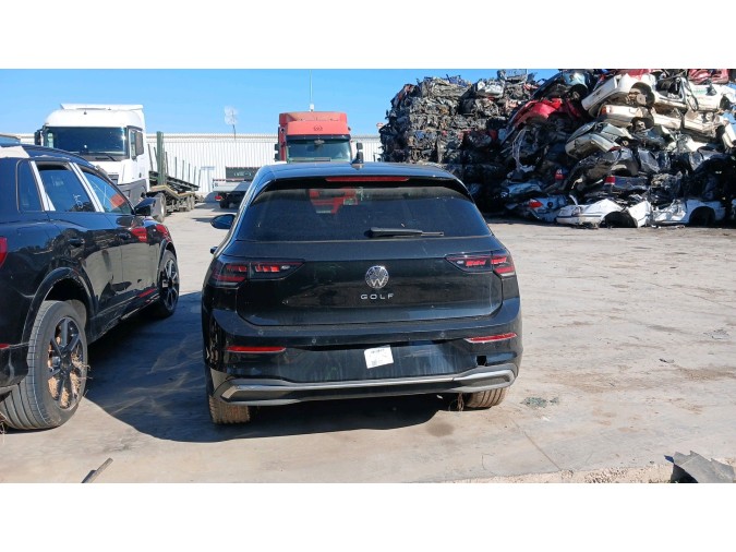 VOLKSWAGEN GOLF Año : 2024