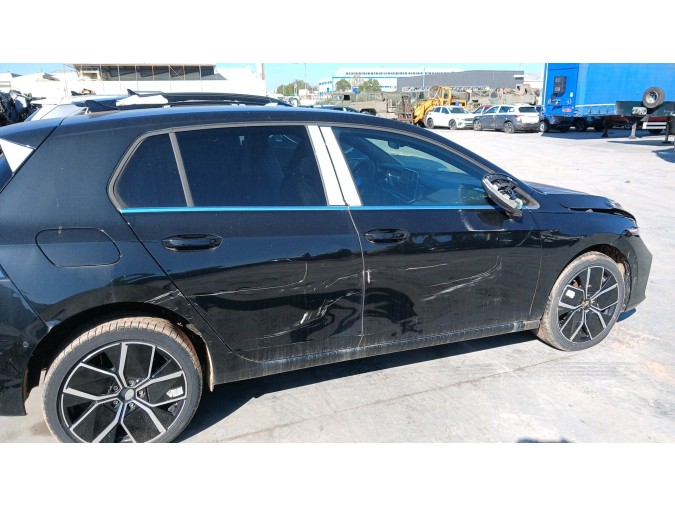 VOLKSWAGEN GOLF Año : 2024
