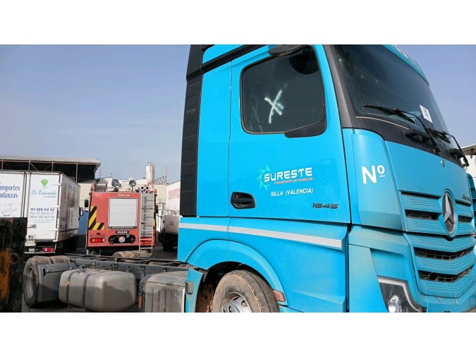 MERCEDES-BENZ ACTROS 1845 LS Año : 2024