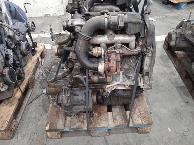 MOTOR CON ACCESORIOS SIN CAJA DE CAMBIOS RENAULT MEGANE 2001