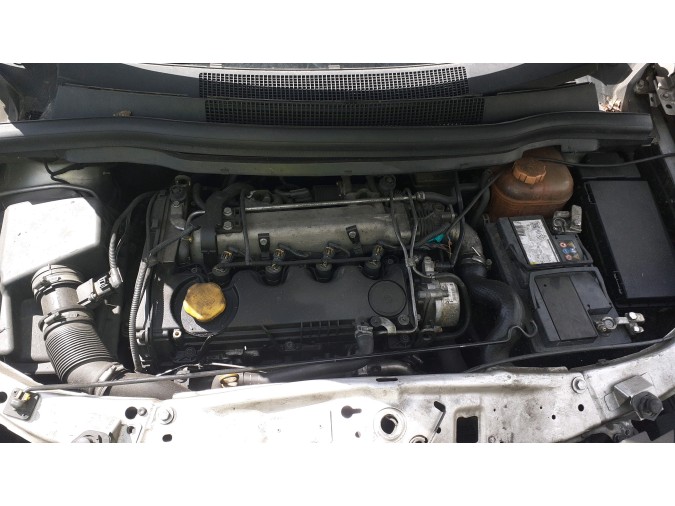 Motor OPEL ZAFIRA 2005