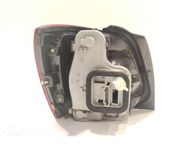 PILOTO TRASERO DERECHO VOLKSWAGEN POLO 2013