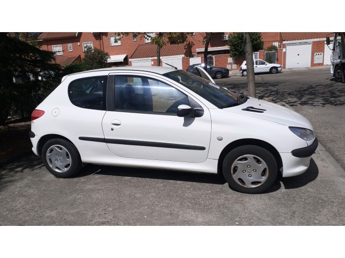 ALETA DELANTERA DERECHA PEUGEOT 206 2000