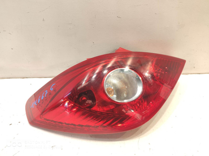 PILOTO TRASERO IZQUIERDO OPEL CORSA 2011