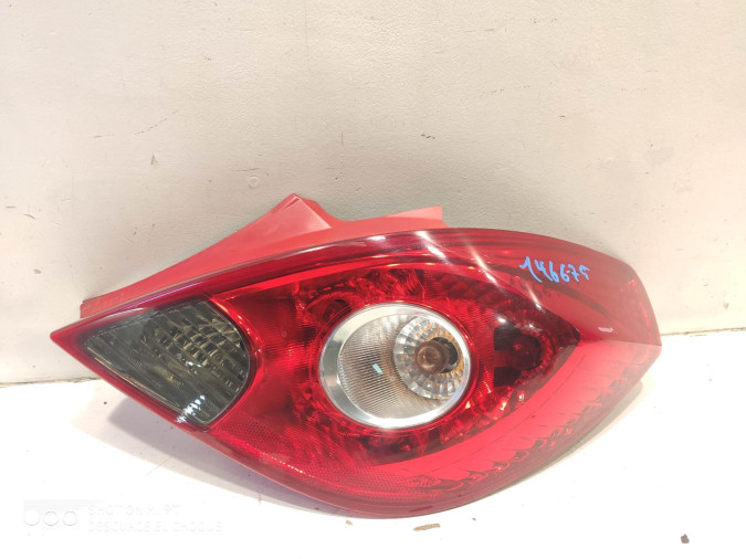 PILOTO TRASERO DERECHO OPEL CORSA 2011
