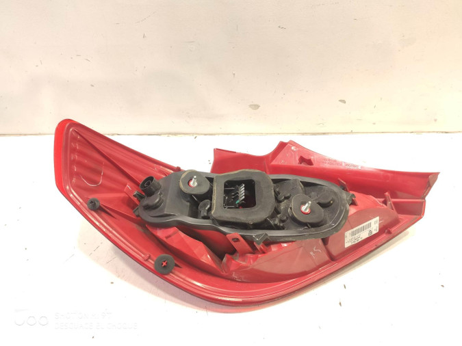 PILOTO TRASERO DERECHO OPEL CORSA 2011