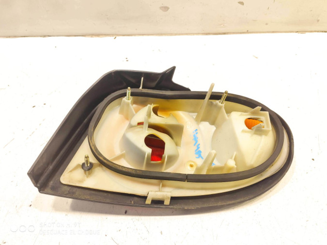 PILOTO TRASERO DERECHO RENAULT MEGANE 1998