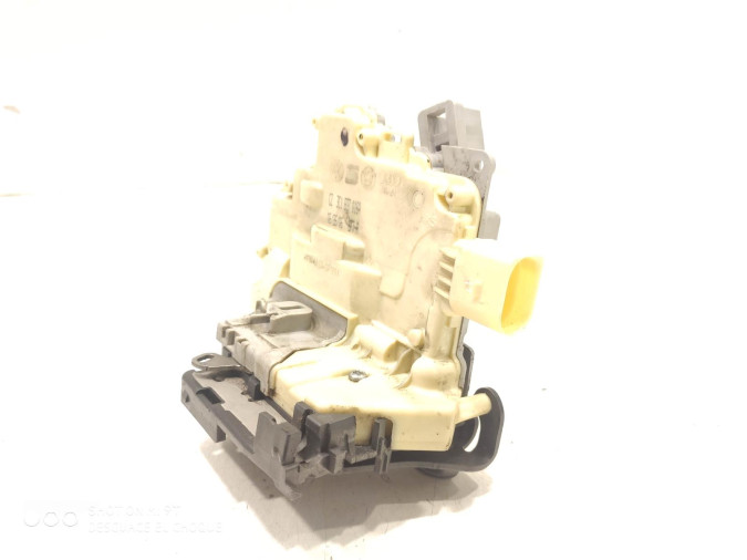 CERRADURA PUERTA DELANTERA DERECHA MERCEDES CLASE C 2006