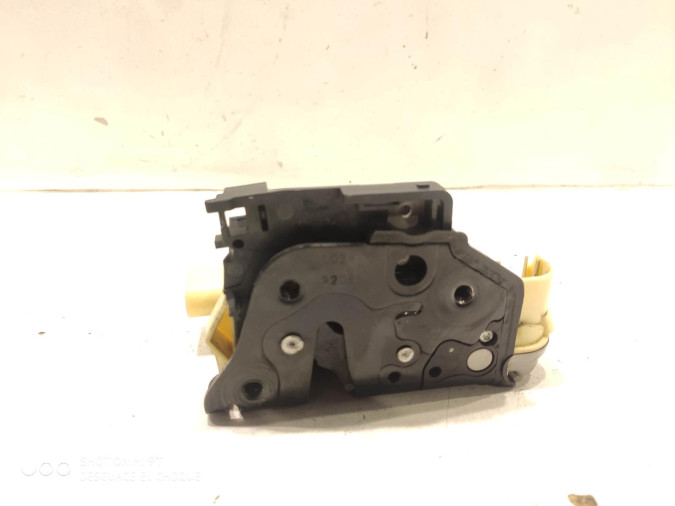 CERRADURA PUERTA TRASERA DERECHA MERCEDES CLASE C 2006