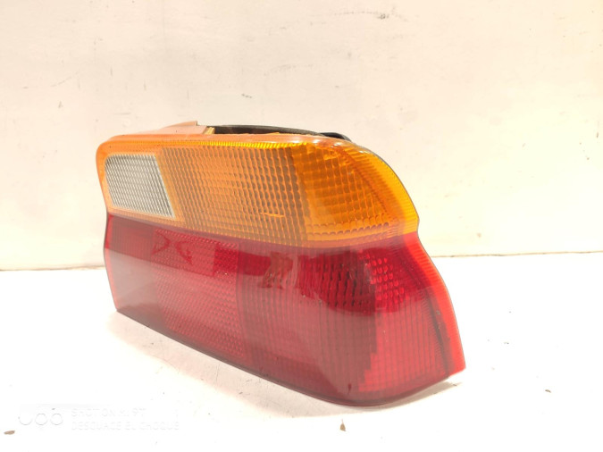 PILOTO TRASERO DERECHO FORD ESCORT 1991