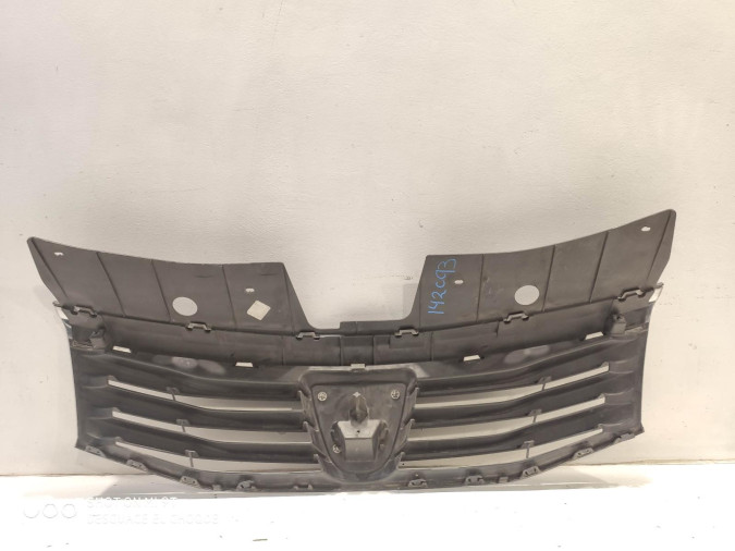 REJILLA DELANTERA DACIA SANDERO 2012