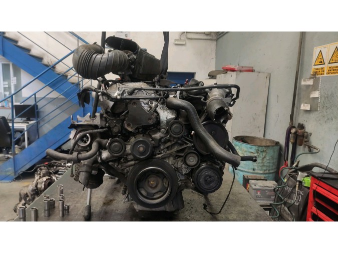 MOTOR CON ACCESORIOS Y CAJA DE CAMBIOS MERCEDES C 200 CDI 2003