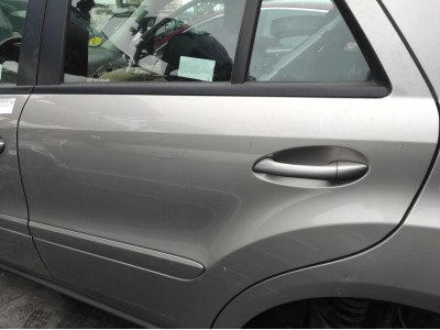 PUERTA TRASERA IZQUIERDA MERCEDES CLASE M GRIS 2006