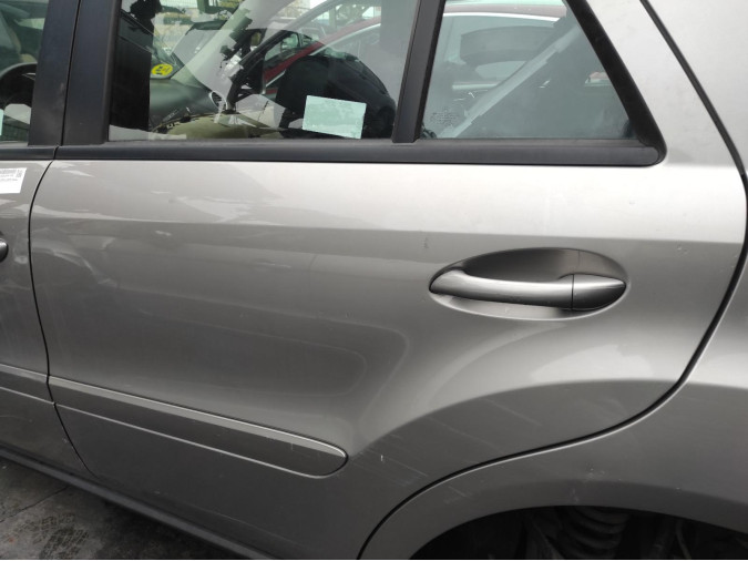 PUERTA TRASERA IZQUIERDA MERCEDES CLASE M GRIS 2006