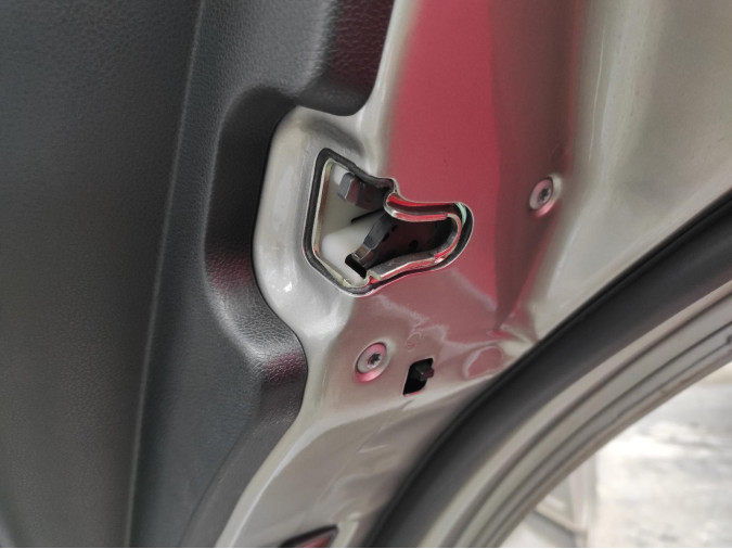 CERRADURA PUERTA TRASERA DERECHA PEUGEOT 3008 2006