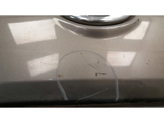 PORTON TRASERO VOLKSWAGEN PASSAT MARRON GRISACEO 2011