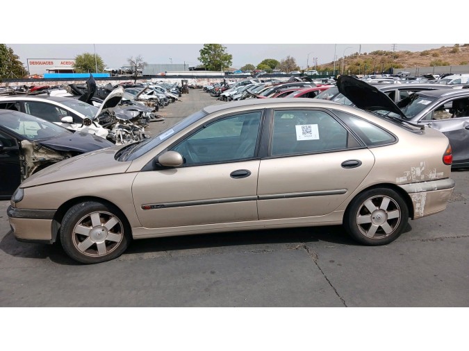 MANGUETA TRASERA IZQUIERDA RENAULT LAGUNA 2000