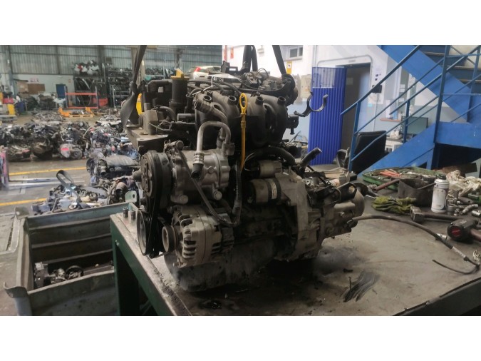 MOTOR CON ACCESORIOS Y CAJA DE CAMBIOS RENAULT CLIO 2004