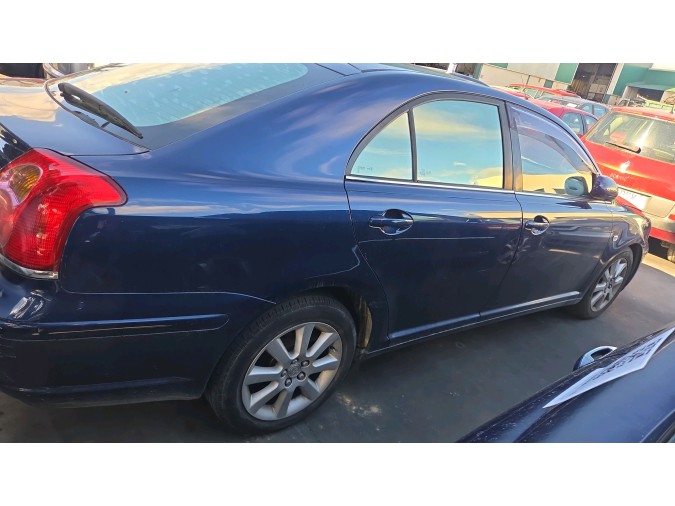 MANGUETA TRASERA DERECHA TOYOTA AVENSIS 2004